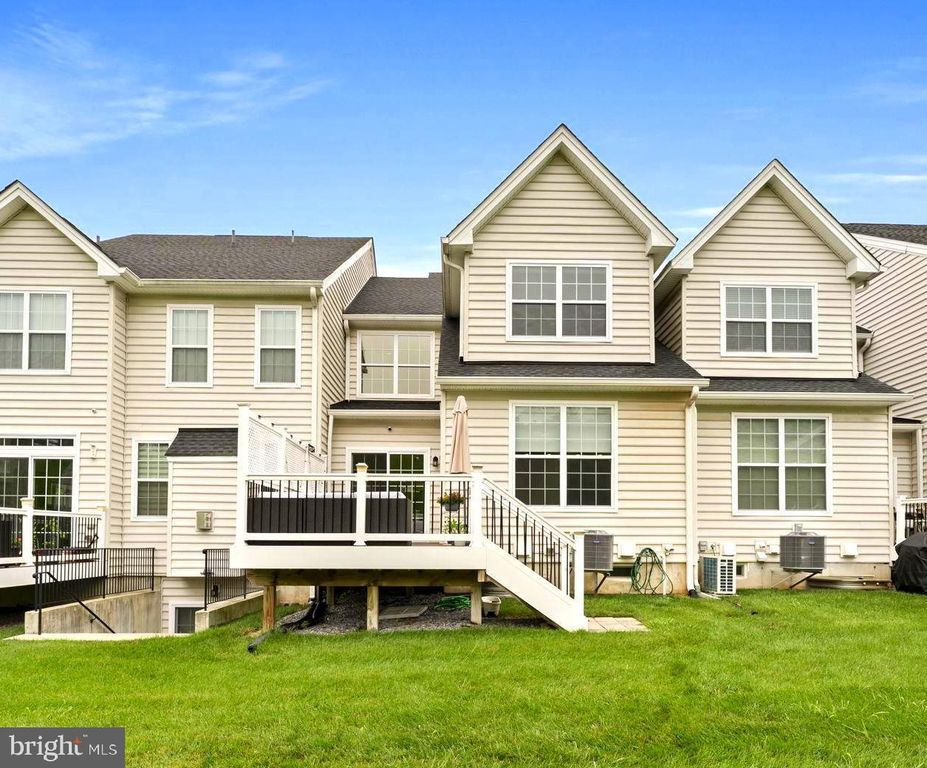 2002 JULIA DR, CONSHOHOCKEN, PA 19428 — photo 2