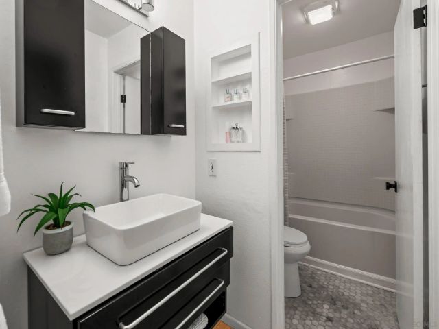 1251 Parker Pl 2D, San Diego, CA 92109