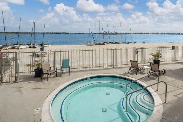 1251 Parker Pl 2D, San Diego, CA 92109