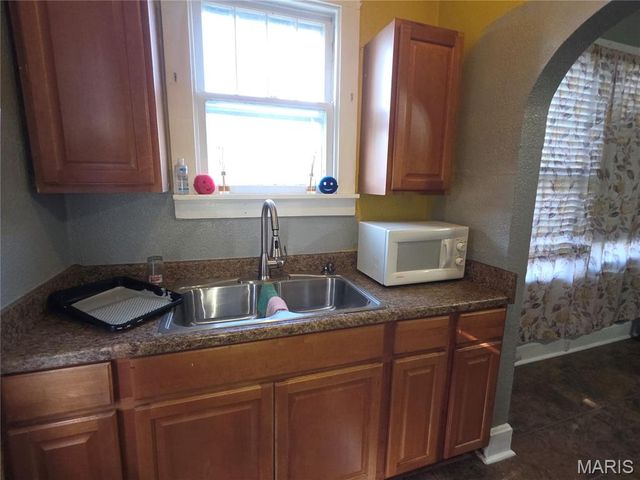 129 N 44th Street, Belleville, IL 62226