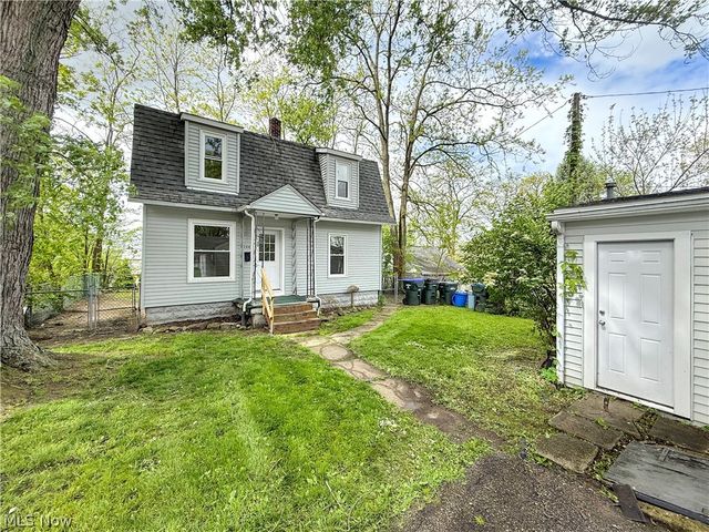 242 Orchard Avenue, Cuyahoga Falls, OH 44221