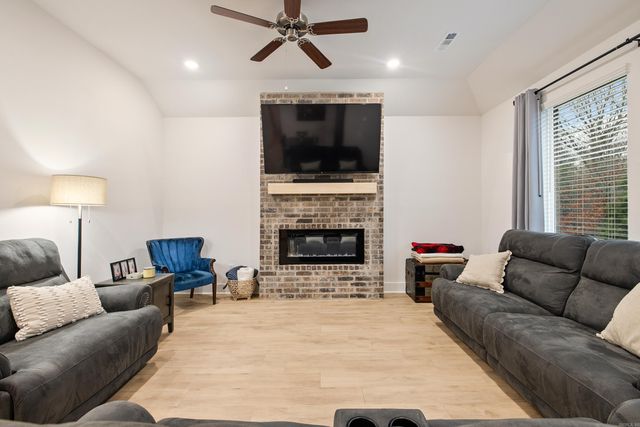 213 Lainey Drive, Maumelle, AR 72113