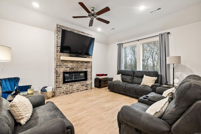 213 Lainey Drive, Maumelle, AR 72113