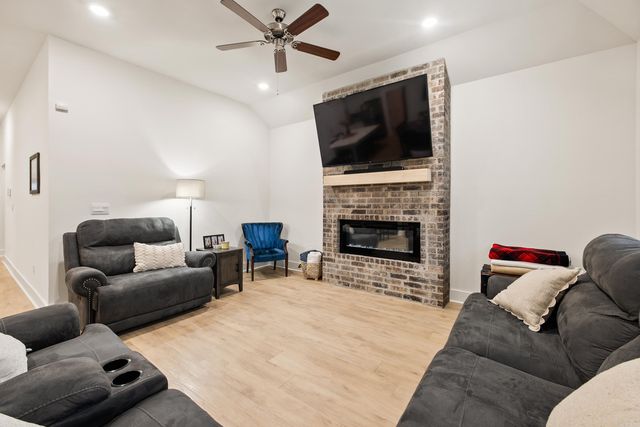 213 Lainey Drive, Maumelle, AR 72113