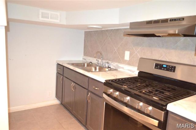 9578 Breckenridge Road, Breckenridge Hills, MO 63114