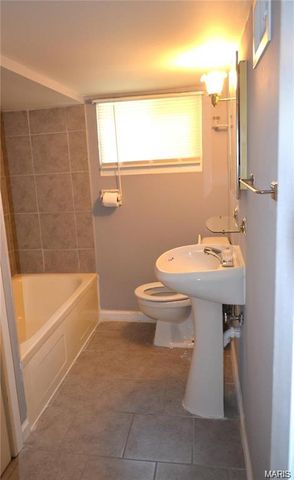 9578 Breckenridge Road, Breckenridge Hills, MO 63114