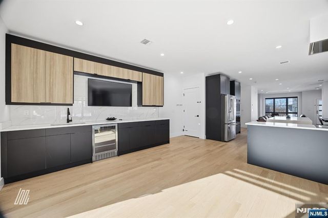 256A 7th Street, Palisades Park, NJ 07650