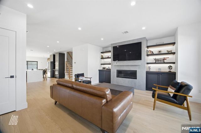 256A 7th Street, Palisades Park, NJ 07650