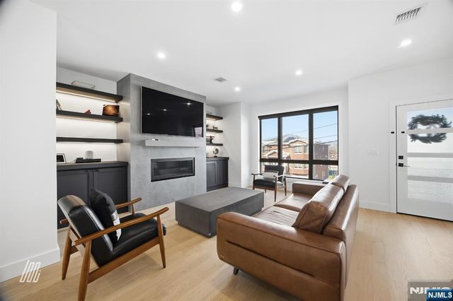 256A 7th Street, Palisades Park, NJ 07650