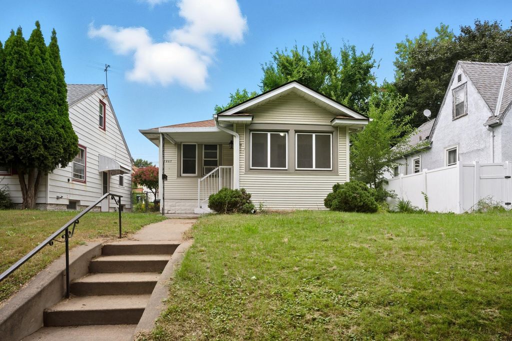 1207 5th Street E, Saint Paul, MN 55106