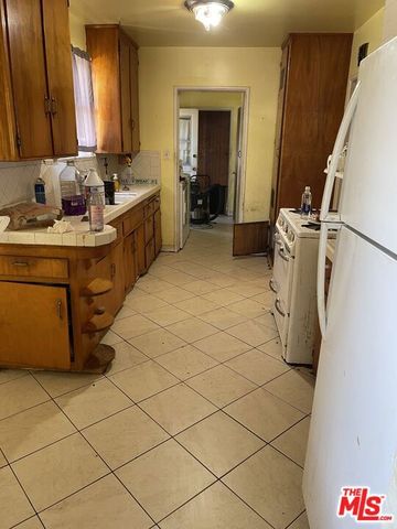 101 W Victoria Avenue, Montebello, CA 90640