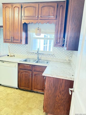 1311 W ROSEWOOD AVE, San Antonio, TX 78201