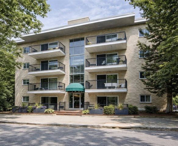 15 Francis St 16, Brookline, MA 02446