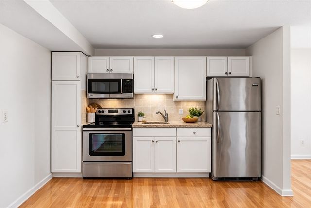 15 Francis St 16, Brookline, MA 02446