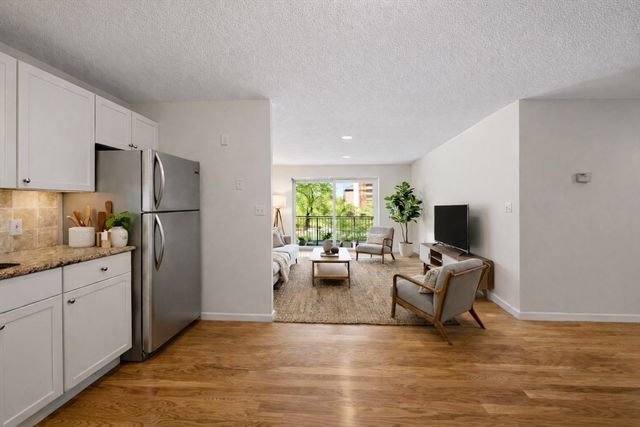 15 Francis St 16, Brookline, MA 02446