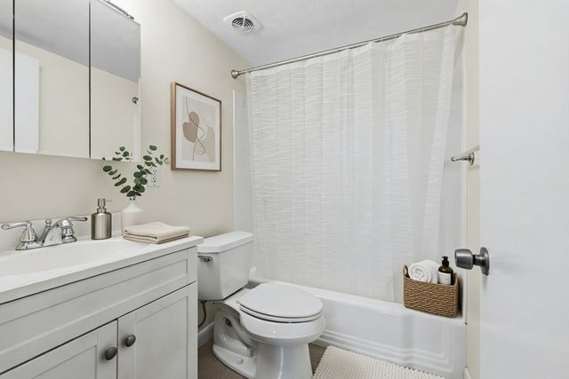 15 Francis St 16, Brookline, MA 02446