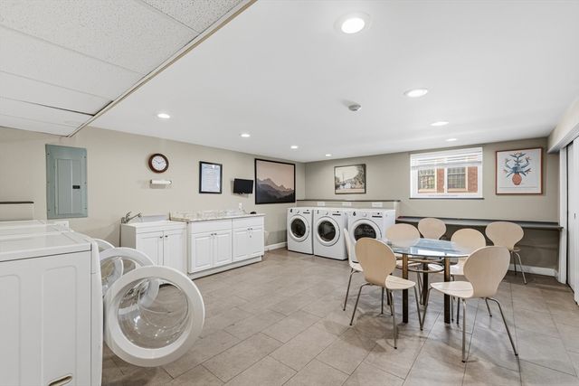 15 Francis St 16, Brookline, MA 02446