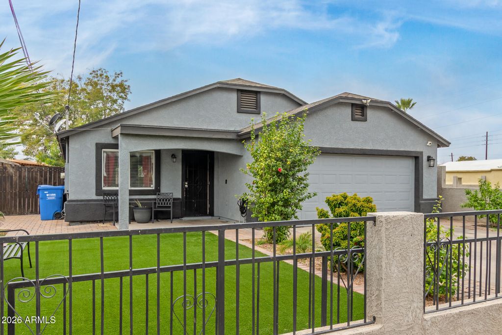 Image 2 of property listing at 832 S 31st Ave Avenue, Phoenix, AZ 85009