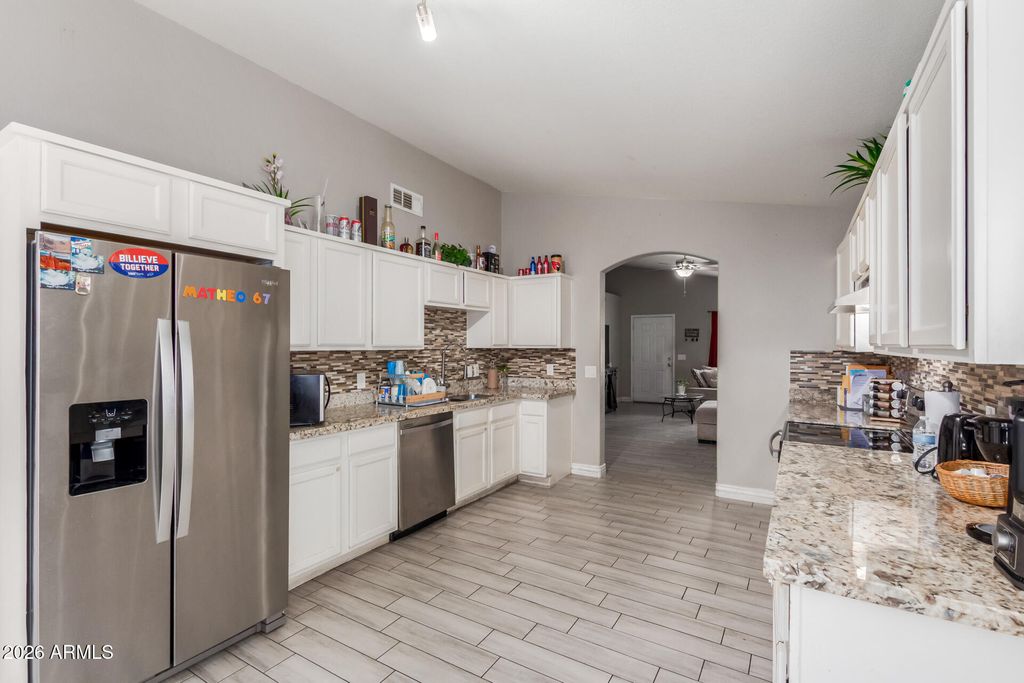 Image 7 of property listing at 832 S 31st Ave Avenue, Phoenix, AZ 85009