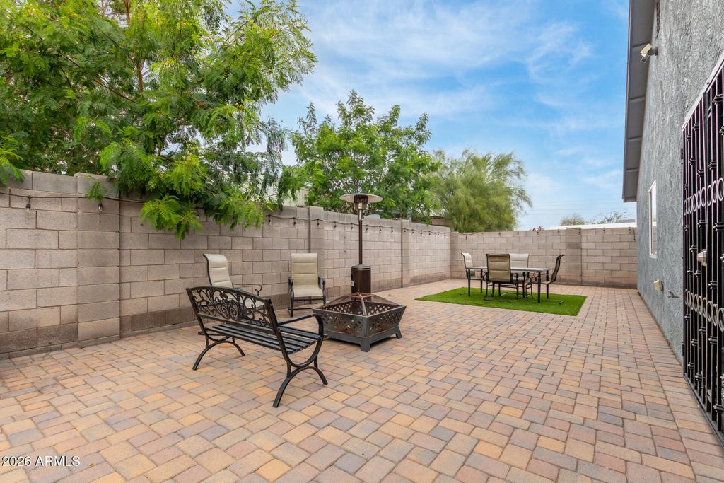 Image 9 of property listing at 832 S 31st Ave Avenue, Phoenix, AZ 85009