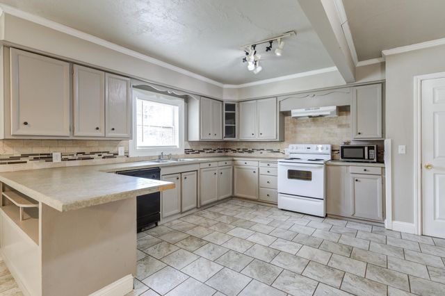 2111 29th Street, Lubbock, TX 79411