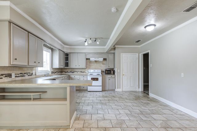 2111 29th Street, Lubbock, TX 79411