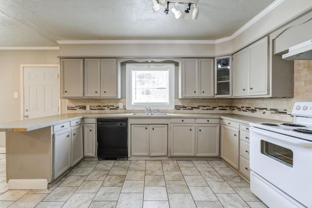 2111 29th Street, Lubbock, TX 79411