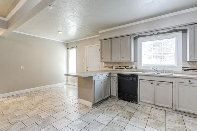 2111 29th Street, Lubbock, TX 79411