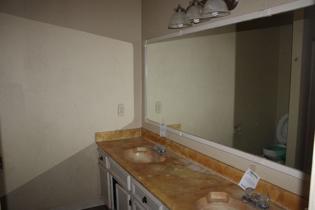 119 Valley Dr, Helena, AR 72342