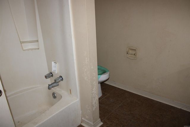 119 Valley Dr, Helena, AR 72342