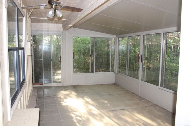 119 Valley Dr, Helena, AR 72342