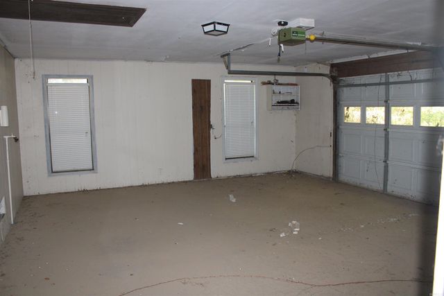 119 Valley Dr, Helena, AR 72342