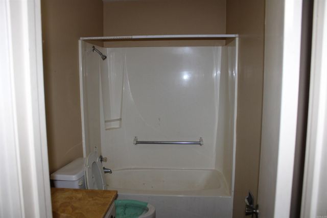 119 Valley Dr, Helena, AR 72342