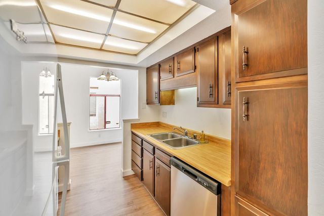 2416 N Main Street F, Salinas, CA 93906