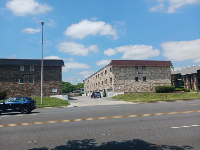 9132 S Pulaski Road 2W, Oak Lawn, IL 60453