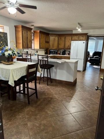 503 Nut Pines Drive, Village Mills, TX 77663