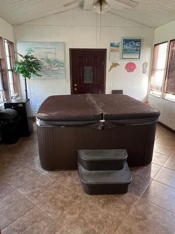 503 Nut Pines Drive, Village Mills, TX 77663