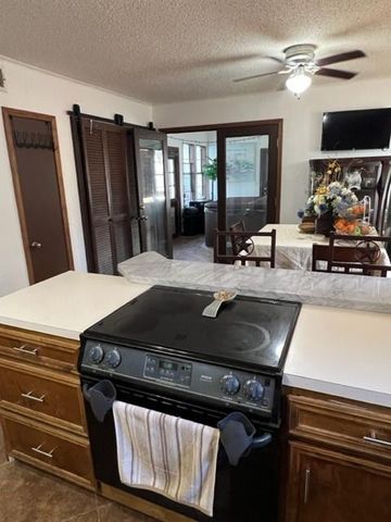 503 Nut Pines Drive, Village Mills, TX 77663