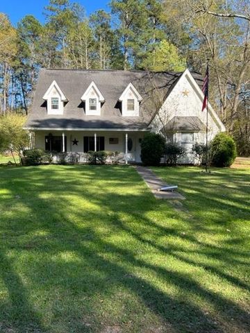 503 Nut Pines Drive, Village Mills, TX 77663