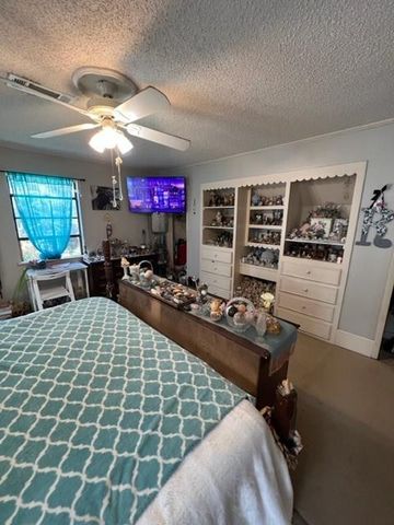 503 Nut Pines Drive, Village Mills, TX 77663