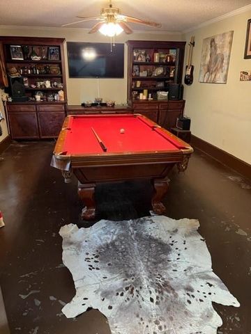 503 Nut Pines Drive, Village Mills, TX 77663