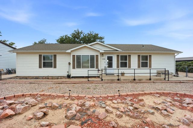 1581 Center Ln, Pueblo, CO 81006