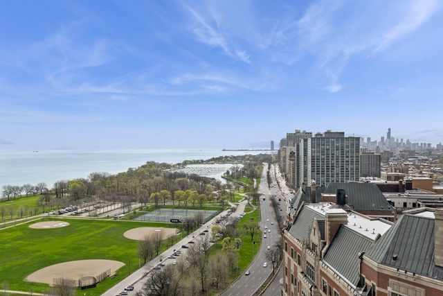 3900 N Lake Shore Drive 9B, Chicago, IL 60613