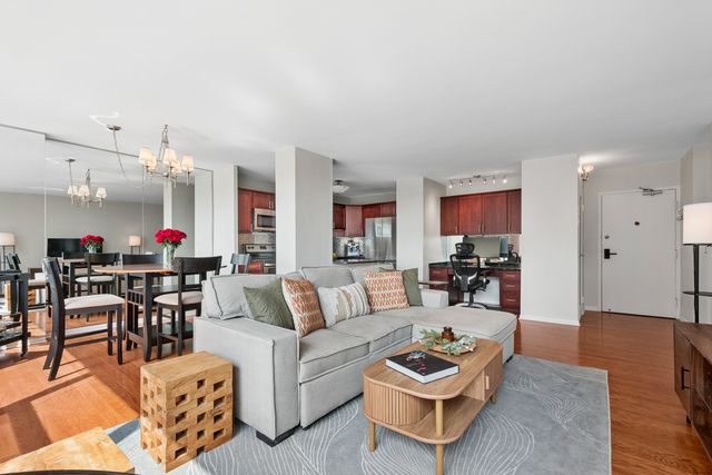 3900 N Lake Shore Drive 9B, Chicago, IL 60613