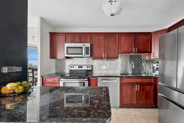 3900 N Lake Shore Drive 9B, Chicago, IL 60613