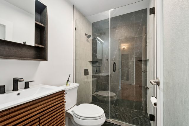 3900 N Lake Shore Drive 9B, Chicago, IL 60613