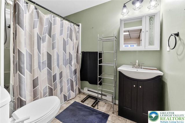 220 Mulberry Street, Catasauqua Boro, PA 18032