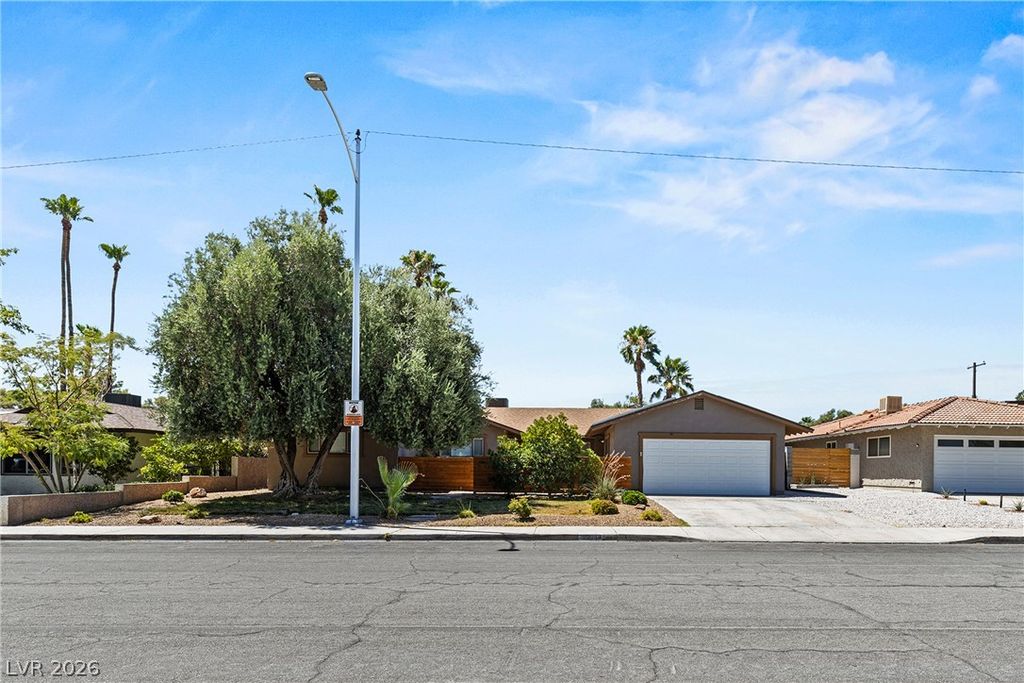 2813 Bryant Avenue, Las Vegas, NV 89102 — photo 2
