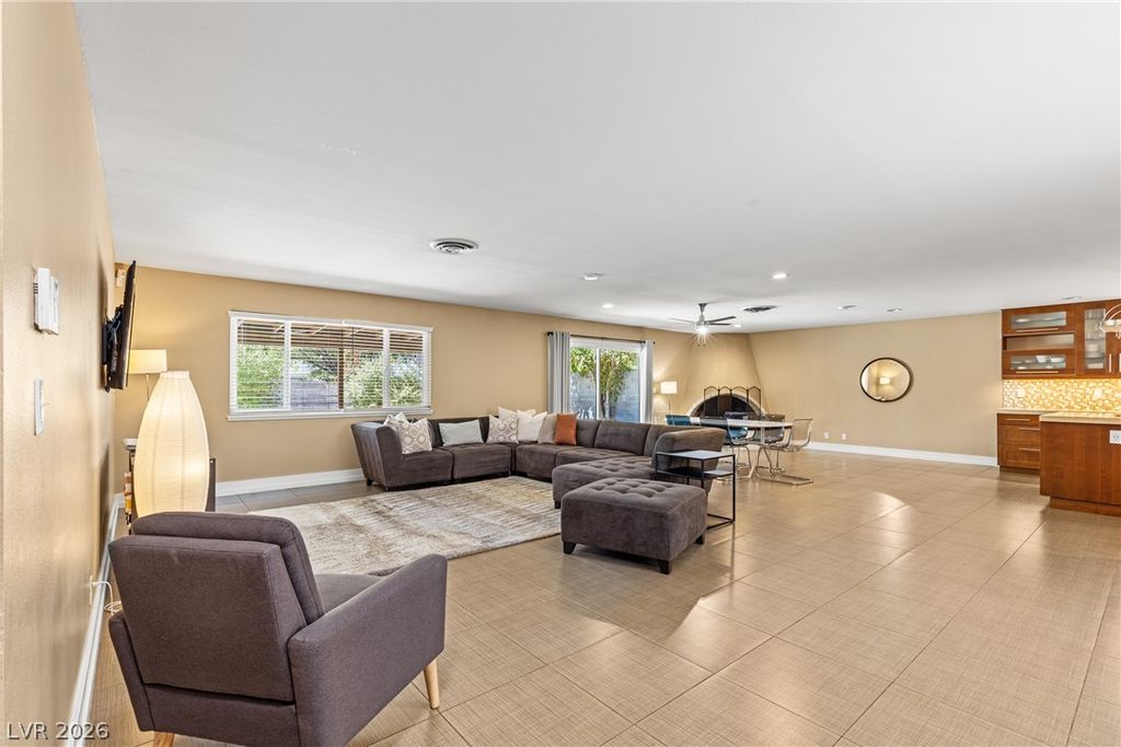 2813 Bryant Avenue, Las Vegas, NV 89102 — photo 4