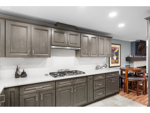 6660 HUNTINGTON Cir, Salem, OR 97306